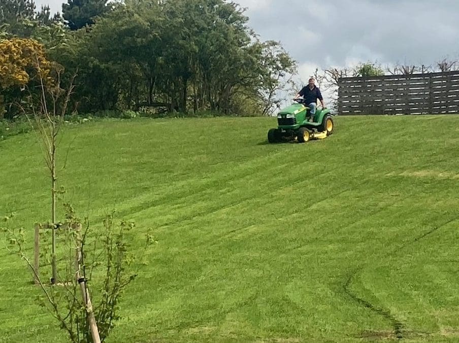 gateforth-park-grass-cutting